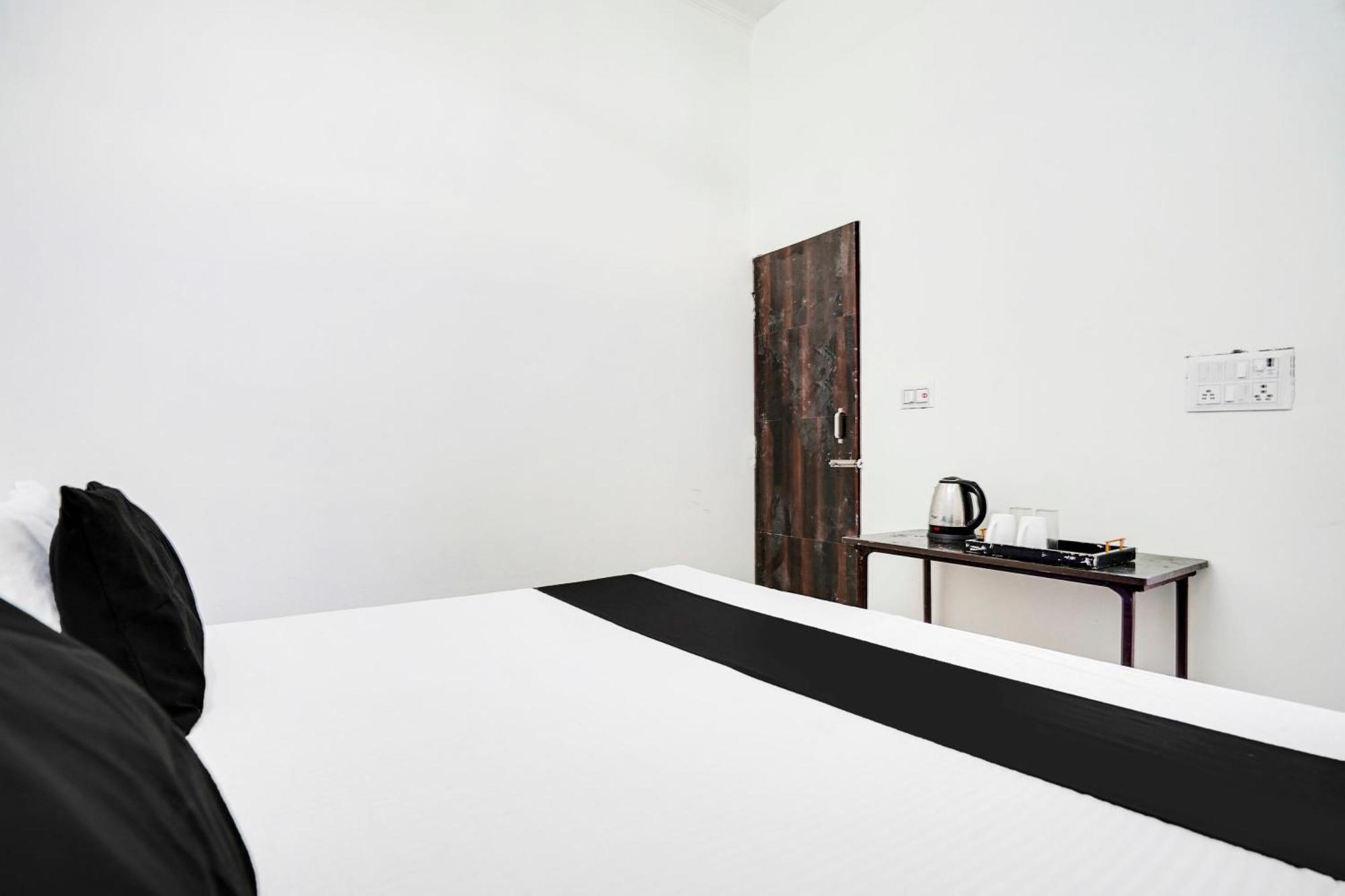 Hotel O The Moon Bareilly Extérieur photo