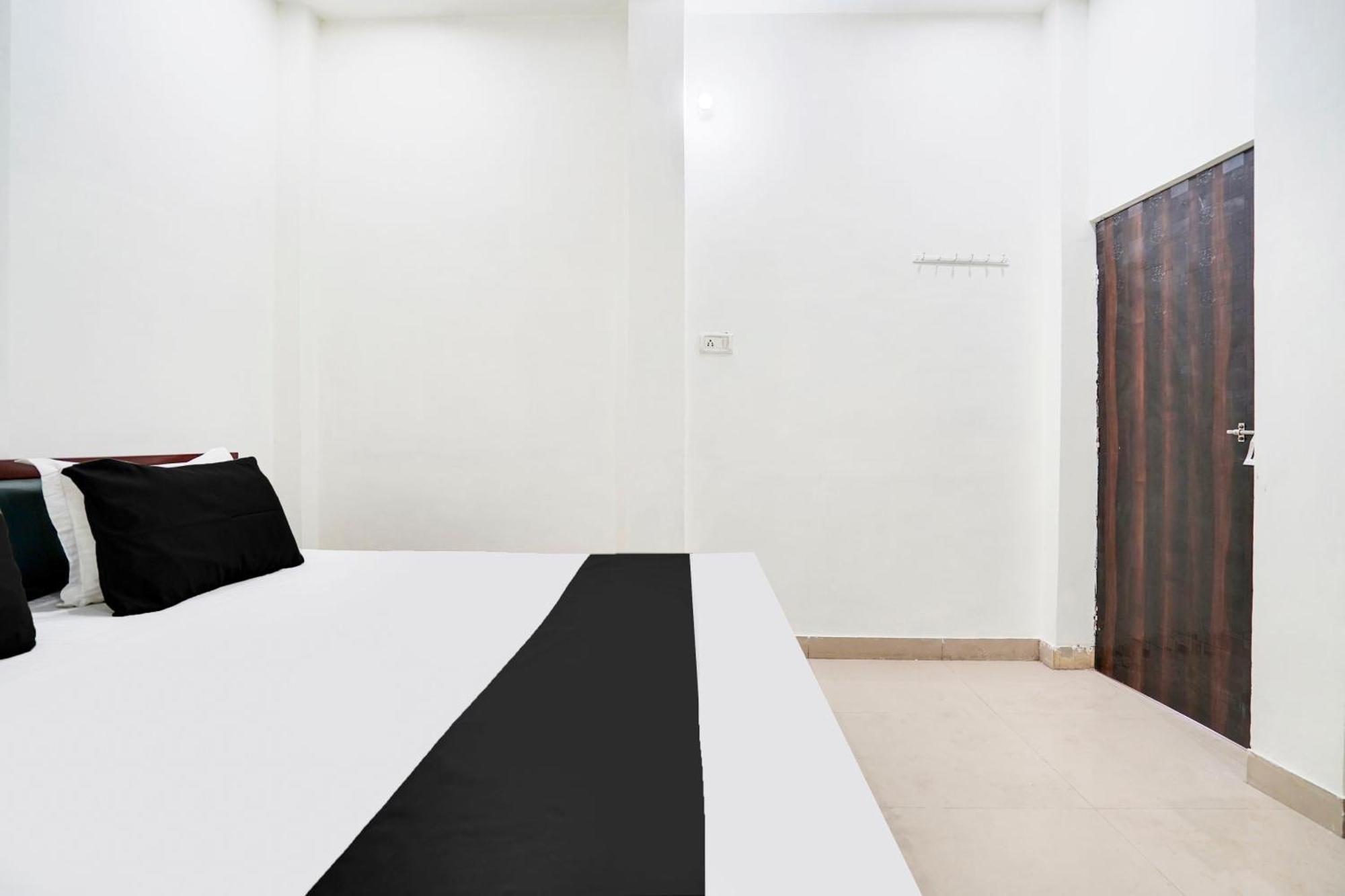 Hotel O The Moon Bareilly Extérieur photo