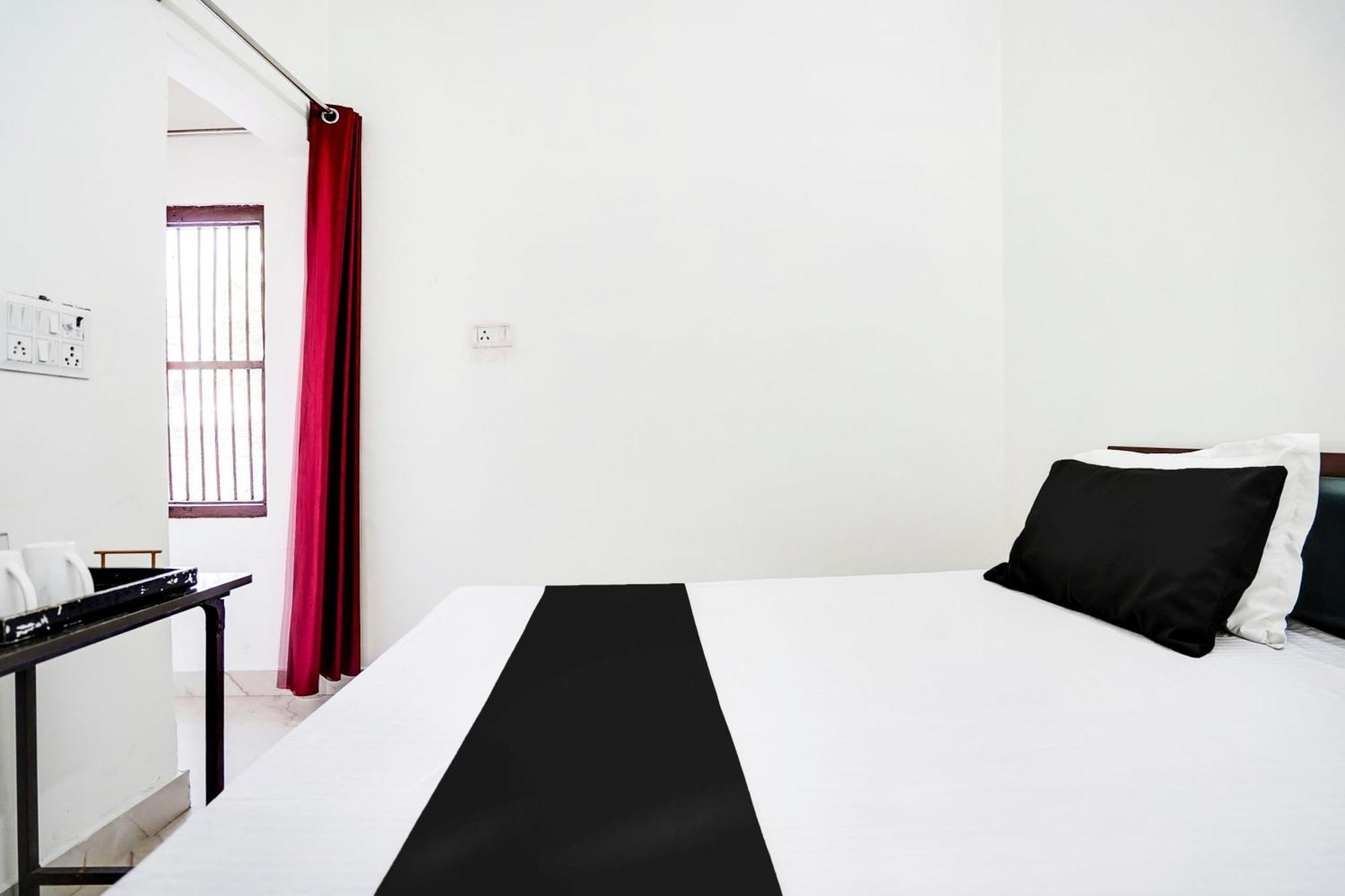 Hotel O The Moon Bareilly Extérieur photo