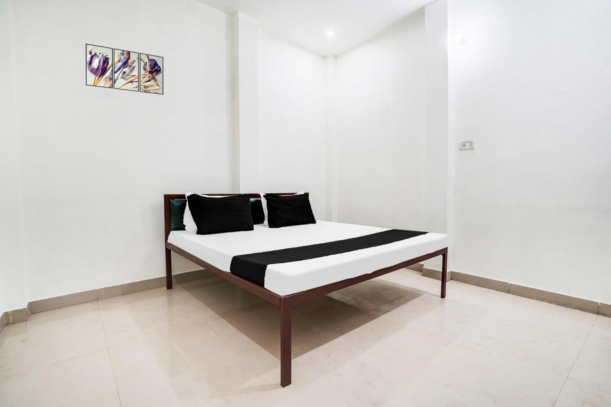 Hotel O The Moon Bareilly Extérieur photo