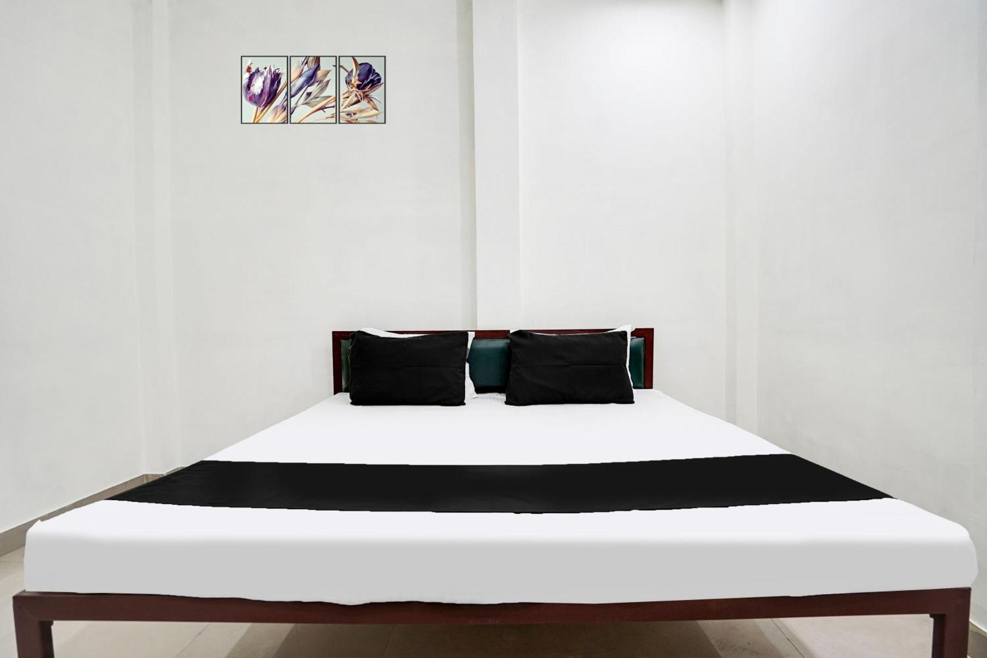 Hotel O The Moon Bareilly Extérieur photo