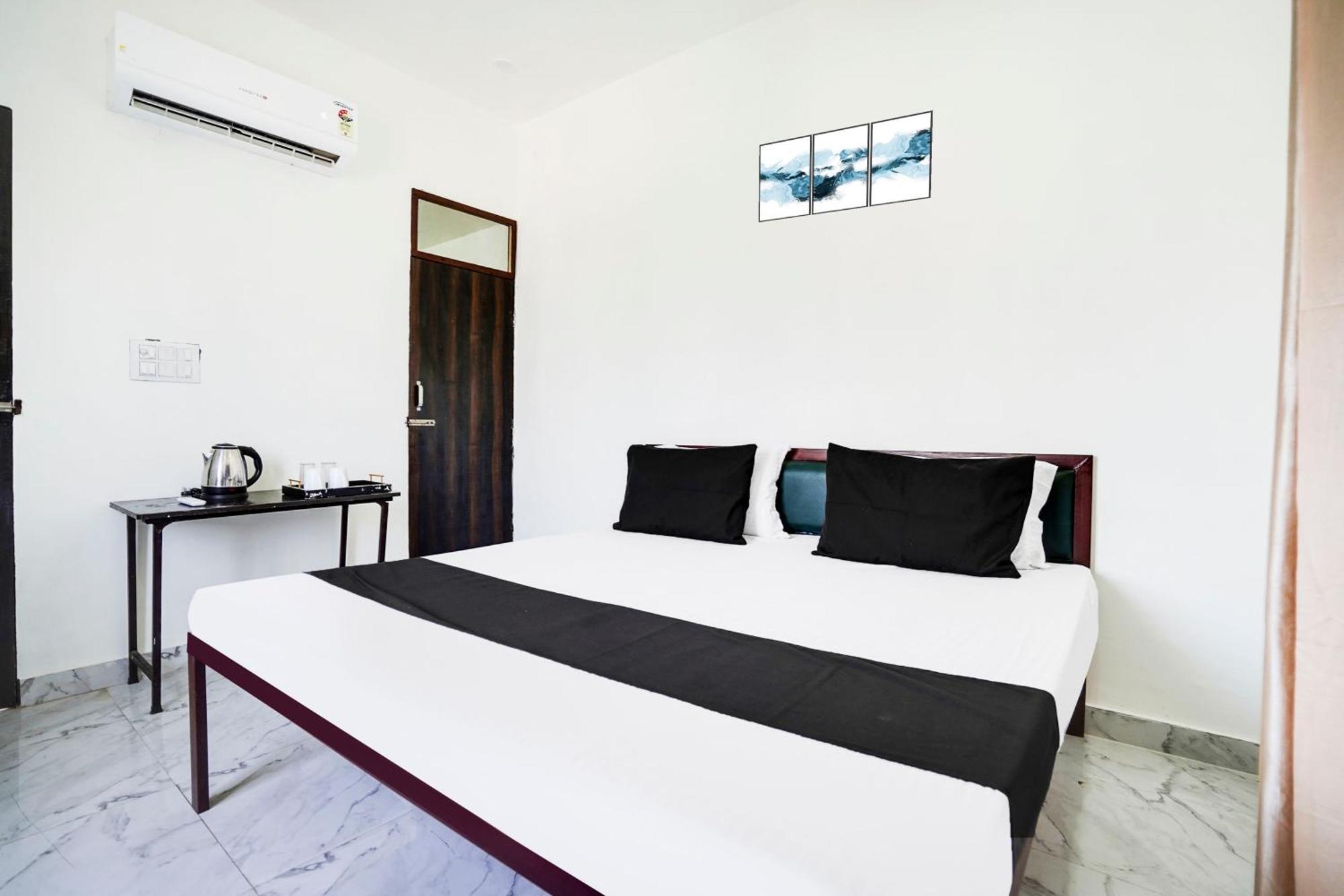 Hotel O The Moon Bareilly Extérieur photo
