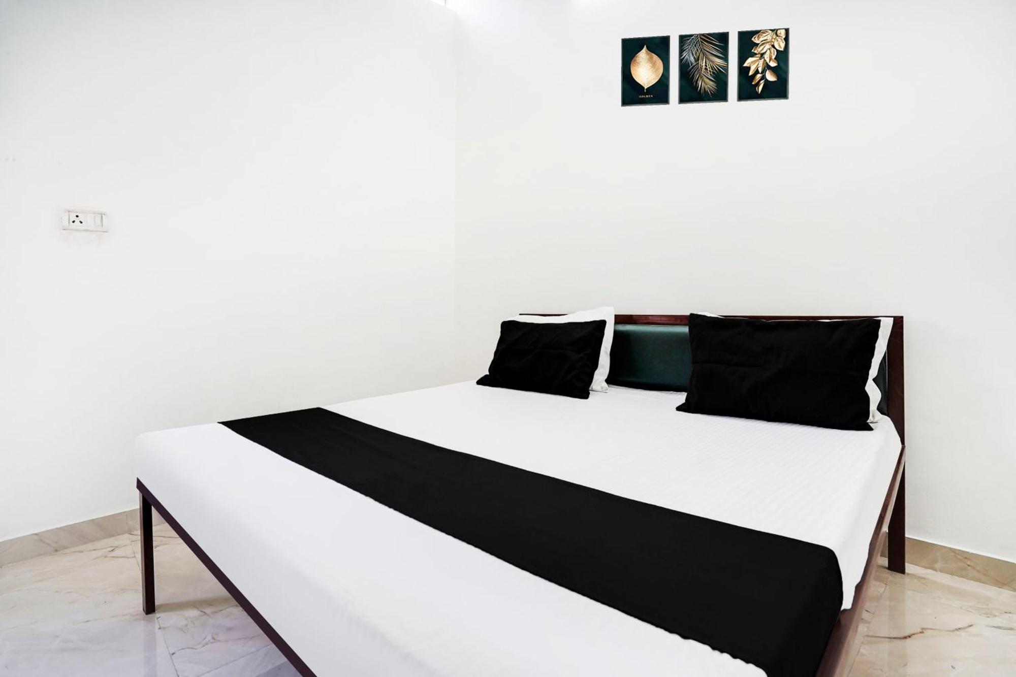 Hotel O The Moon Bareilly Extérieur photo