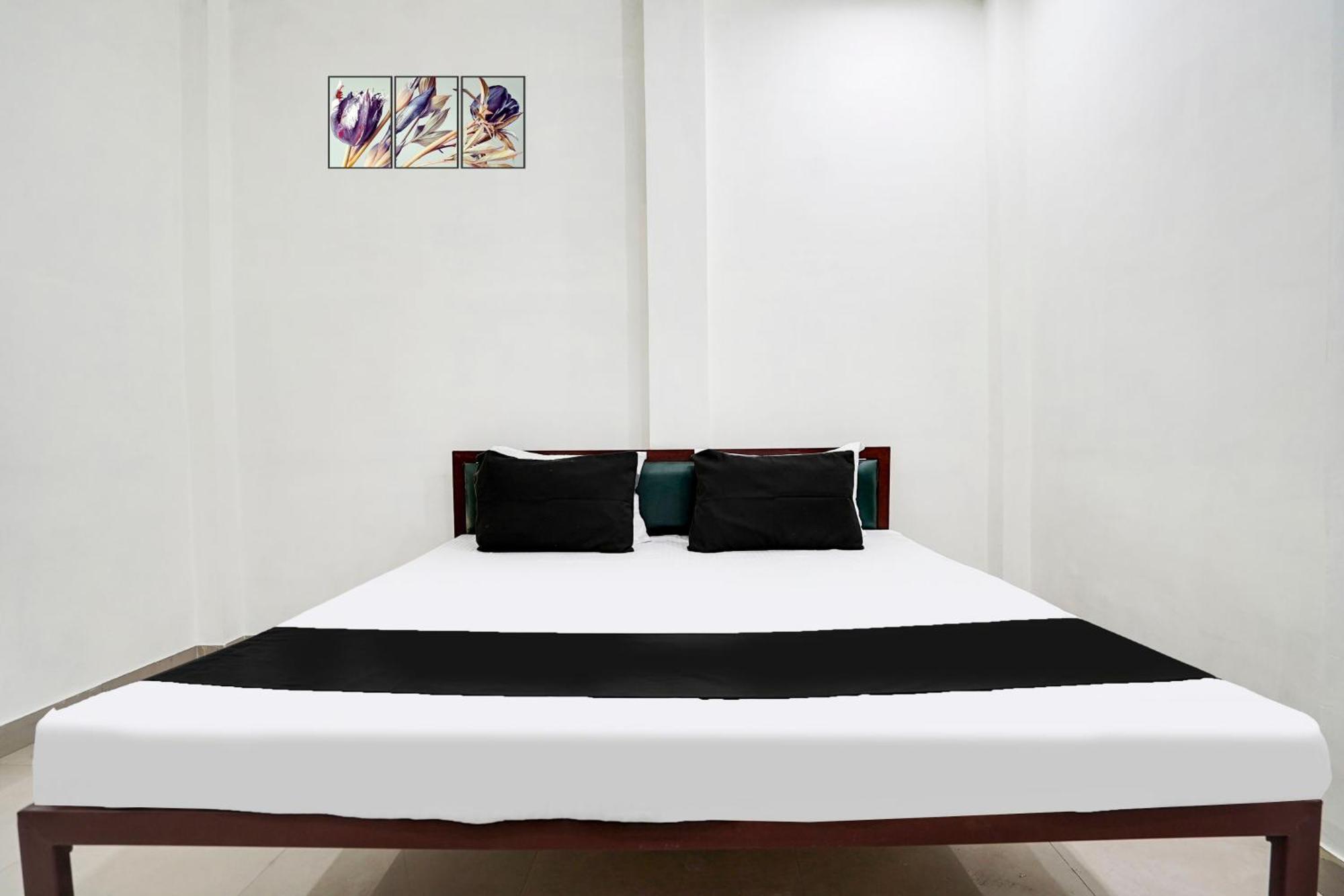 Hotel O The Moon Bareilly Extérieur photo